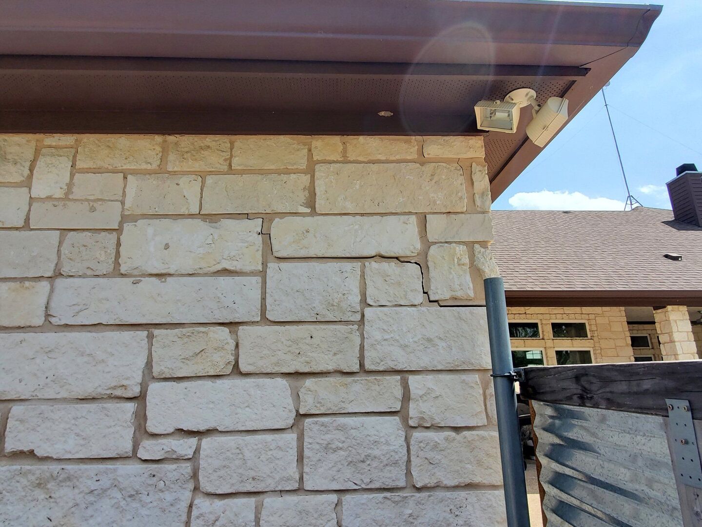 Crack running through the limestone wall of an older Texas building