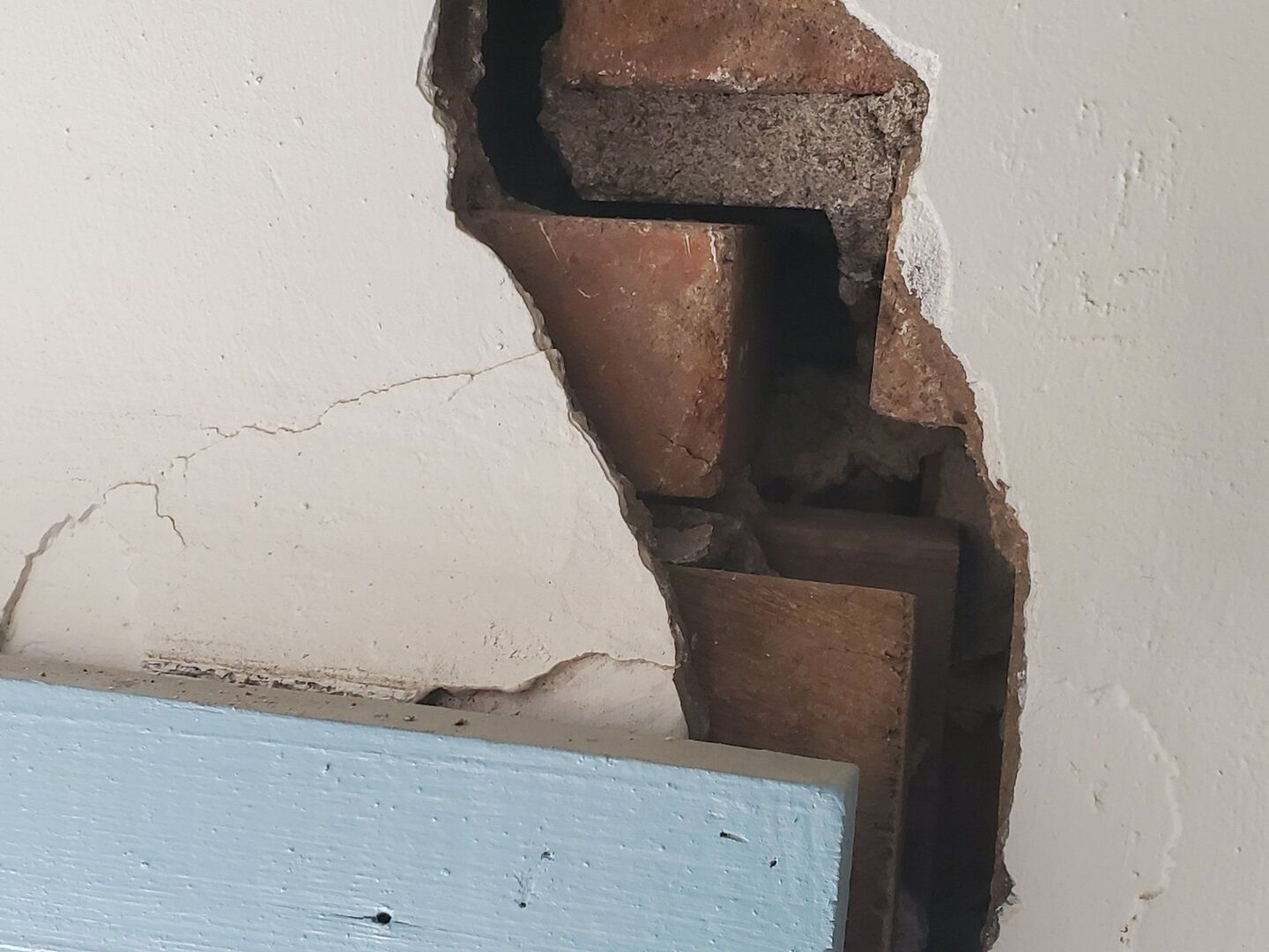Stair-step crack in interior drywall of a settling Central Texas home